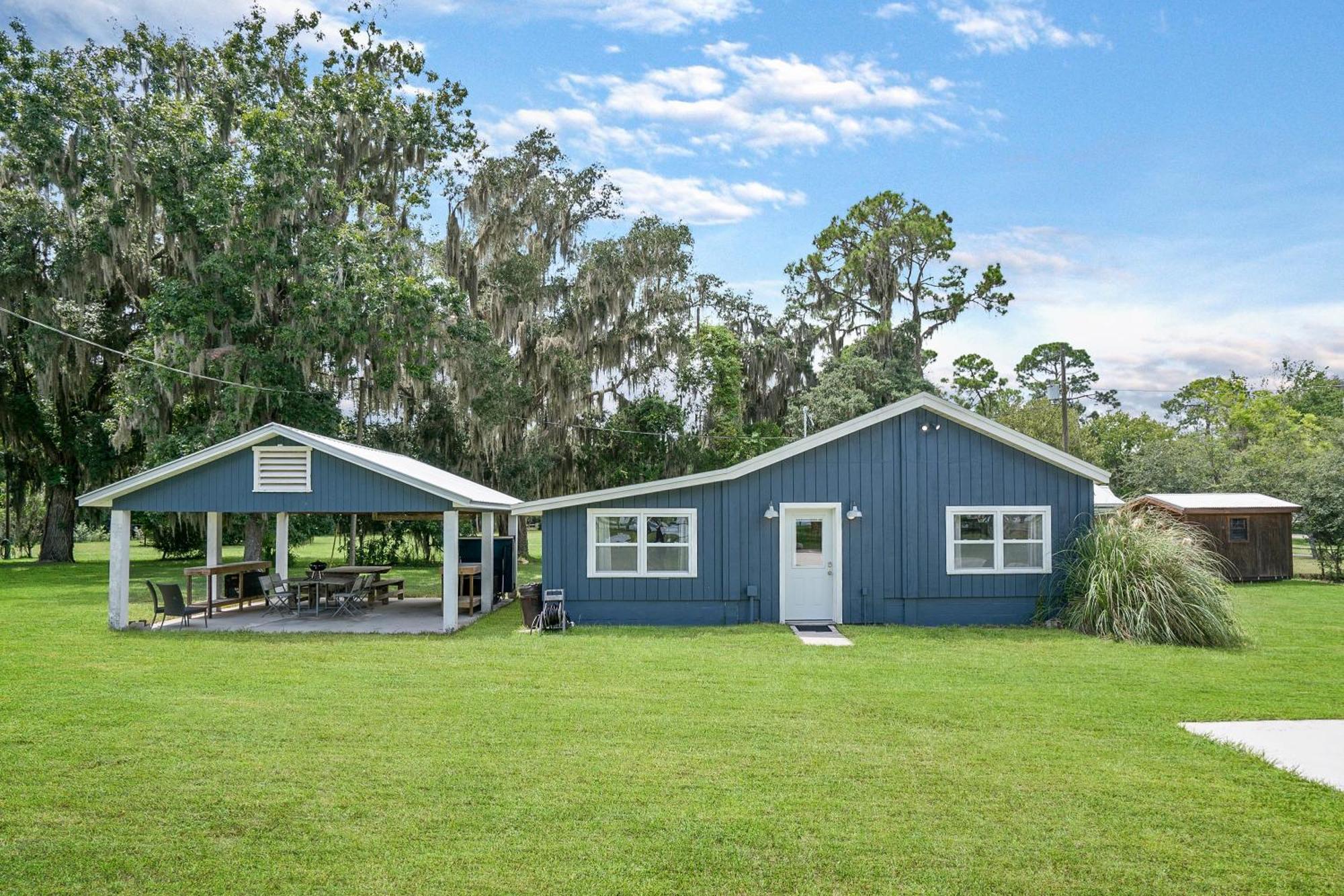 Cozy River Cabin Family Friendly Dock Playset Bball Court Palatka Exterior photo